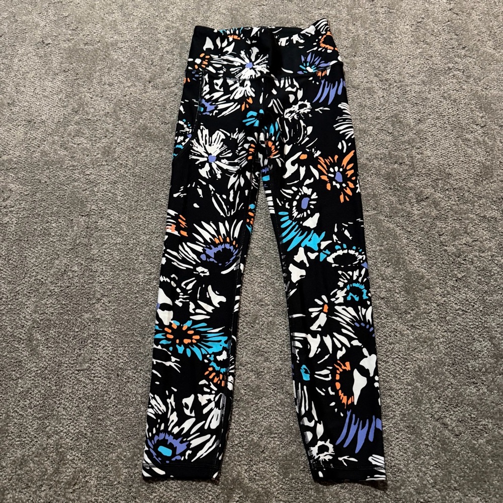 Under Armour women’s leggings black with bright florals compression pants size S